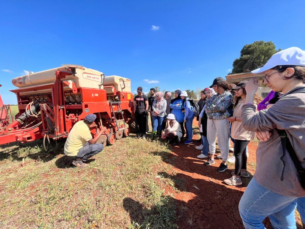 01/04/2023: Les étudiants S4 Agronomie de l'IAV Hassan II s'informent ...